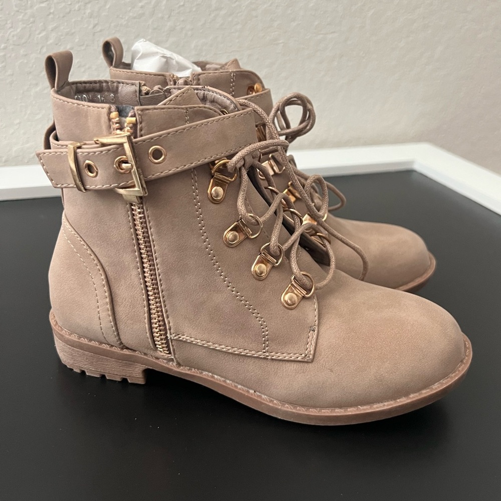 Girls Boots (Size 3)